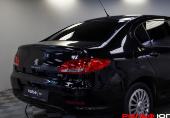 Подержанный автомобиль Peugeot 408 2013 года (18 фото)