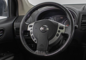 Подержанный автомобиль Nissan X-Trail 2012 года (15 фото)