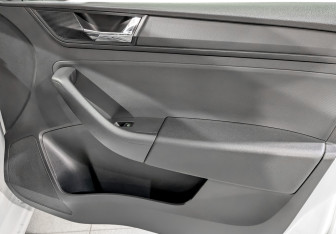 Подержанный автомобиль Skoda Rapid Liftback 2019 года (23 фото)