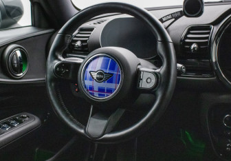 Подержанный автомобиль MINI Clubman Wagon 2021 года (15 фото)