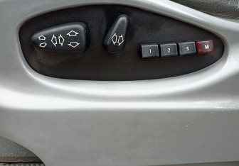 Подержанный автомобиль BMW X5 2003 года (11 фото)