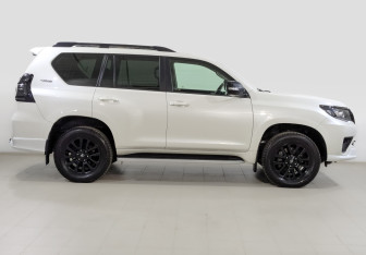 Подержанный автомобиль Toyota Land Cruiser Prado 2020 года (4 фото)