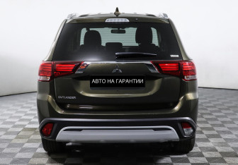 Подержанный автомобиль Mitsubishi Outlander 2021 года (4 фото)