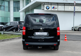 Подержанный автомобиль Peugeot Traveller 2021 года (6 фото)