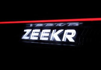 Подержанный автомобиль Zeekr 009 2023 года (35 фото)