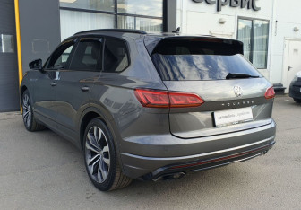 Подержанный автомобиль Volkswagen Touareg 2019 года (7 фото)