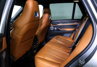 Подержанный автомобиль BMW X5 M 2018 года (11 фото)