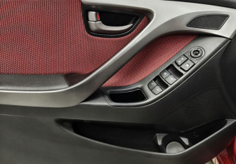 Подержанный автомобиль Hyundai Elantra Sedan 2011 года (15 фото)