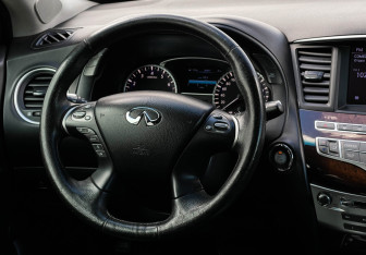 Подержанный автомобиль Infiniti JX 2013 года (14 фото)