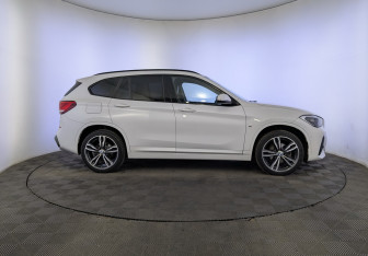 Подержанный автомобиль BMW X1 2021 года (4 фото)