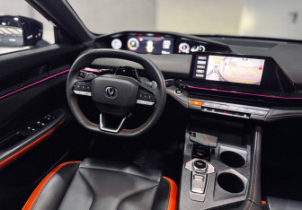 Подержанный автомобиль Changan UNI-V 2023 года (16 фото)