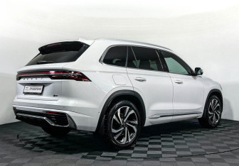 Подержанный автомобиль Geely Monjaro 2022 года (5 фото)