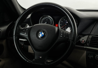 Подержанный автомобиль BMW X6 M 2012 года (15 фото)