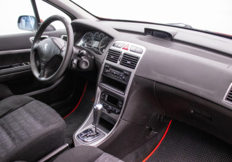 Подержанный автомобиль Peugeot 307 Hatchback 2003 года (10 фото)