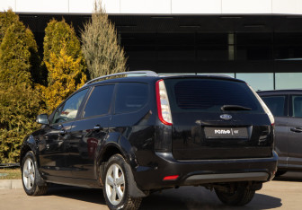 Подержанный автомобиль Ford Focus Wagon 2011 года (5 фото)