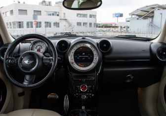 Подержанный автомобиль MINI Countryman 2013 года (13 фото)