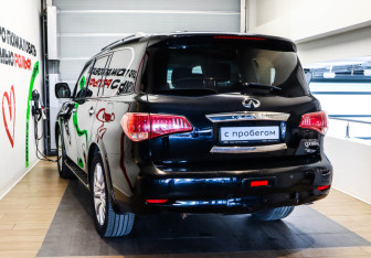 Подержанный автомобиль Infiniti QX80 2014 года (6 фото)