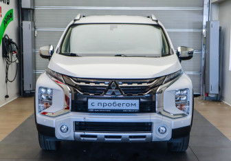 Подержанный автомобиль Mitsubishi Xpander 2022 года (2 фото)