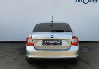 Подержанный автомобиль Skoda Rapid Liftback 2017 года (6 фото)