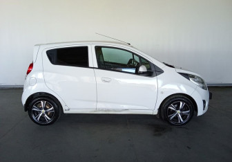 Подержанный автомобиль Chevrolet Spark 2014 года (8 фото)