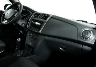 Подержанный автомобиль Renault Logan Sedan 2017 года (6 фото)