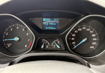Подержанный автомобиль Ford Focus Sedan 2012 года (19 фото)