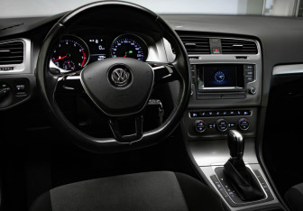 Подержанный автомобиль Volkswagen Golf Hatchback 2014 года (8 фото)