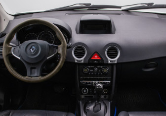 Подержанный автомобиль Renault Koleos 2009 года (13 фото)