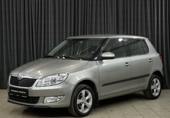 Подержанный автомобиль Skoda Fabia Hatchback 2011 года (1 фото)