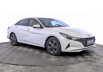 Подержанный автомобиль Hyundai Elantra Sedan 2021 года (3 фото)