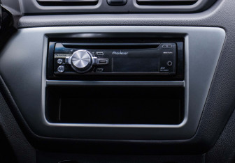 Подержанный автомобиль Kia Rio Hatchback 2015 года (14 фото)