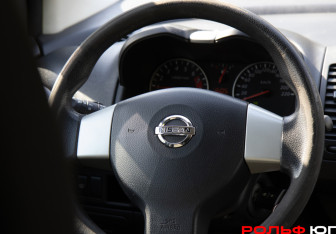 Подержанный автомобиль Nissan Note 2011 года (12 фото)