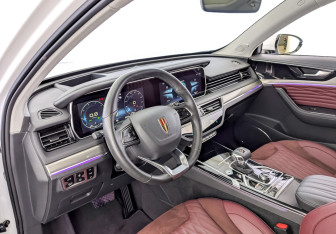 Подержанный автомобиль Hongqi HS5 2023 года (16 фото)