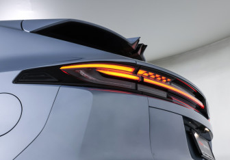 Подержанный автомобиль Changan UNI-K 2023 года (25 фото)