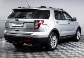 Подержанный автомобиль Ford Explorer 2011 года (5 фото)