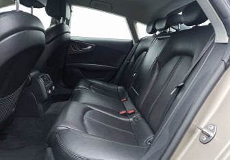 Подержанный автомобиль Audi A7 2011 года (12 фото)