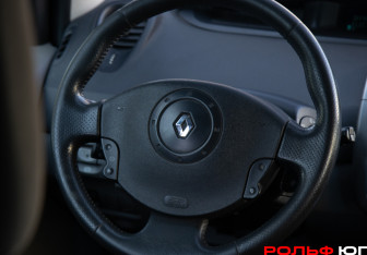 Подержанный автомобиль Renault Scenic 2006 года (12 фото)