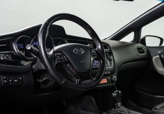 Подержанный автомобиль Kia Ceed Hatchback 2017 года (9 фото)