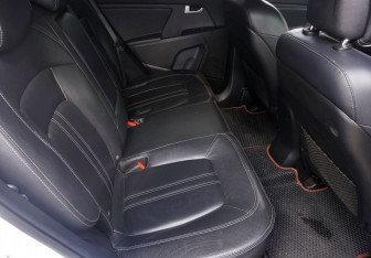 Подержанный автомобиль Kia Sportage 2011 года (10 фото)
