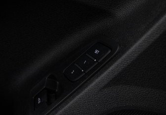 Подержанный автомобиль Audi Q3 2023 года (17 фото)