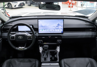Новый Toyota RAV4 2025 (16 фото)