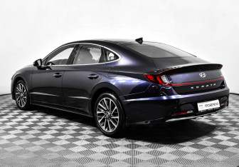 Подержанный автомобиль Hyundai Sonata 2019 года (7 фото)