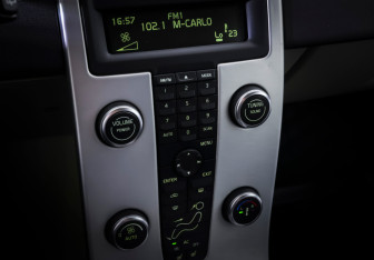 Подержанный автомобиль Volvo C30 2011 года (15 фото)