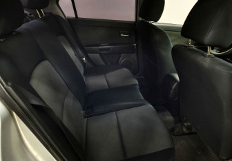 Подержанный автомобиль Mazda 3 Sedan 2004 года (12 фото)