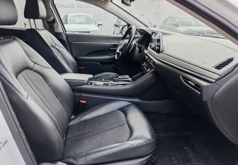 Подержанный автомобиль Hyundai Sonata 2019 года (9 фото)