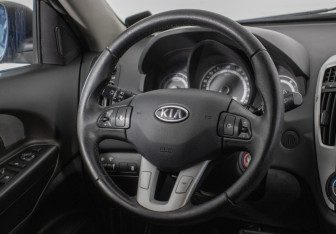 Подержанный автомобиль Kia Ceed Hatchback 2011 года (15 фото)