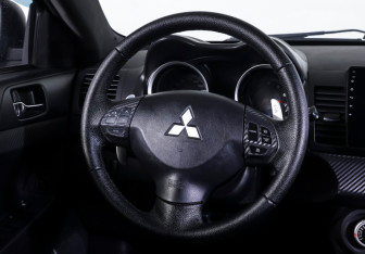 Подержанный автомобиль Mitsubishi Lancer Sedan 2008 года (13 фото)