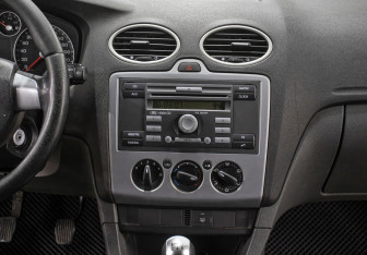 Подержанный автомобиль Ford Focus Hatchback 2007 года (15 фото)