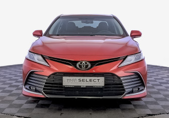 Подержанный автомобиль Toyota Camry Sedan 2022 года (2 фото)