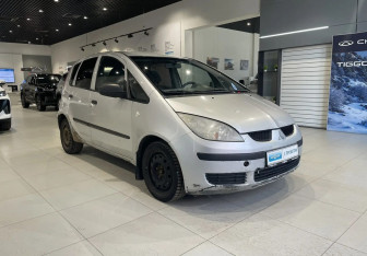 Подержанный автомобиль Mitsubishi Colt Hatchback 2005 года (3 фото)